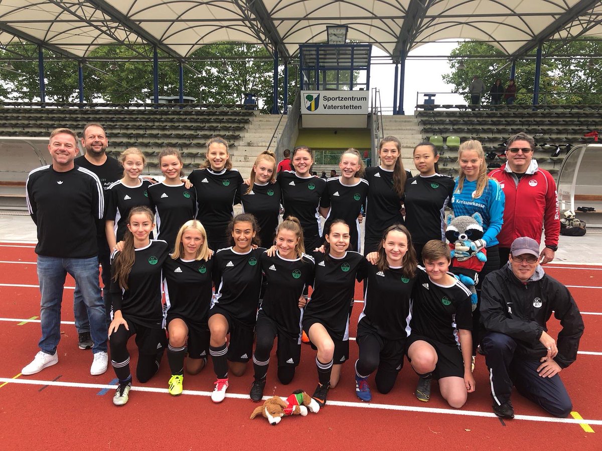 scbv_fussball's tweet photo. Die SCBV Mädels verlängern ihre Serie und bleiben ungeschlagen. Starker Saisonauftakt unserer C-Juniorinnen, die in dieser Saison in der B-Jugend spielen. In einer sehr starken Vorstellung des gesamten Teams wurde die Mannschaft des TSV Solln klar mit 3:0 besiegt! #SCBVeV https://t.co/1uSSKezWVk