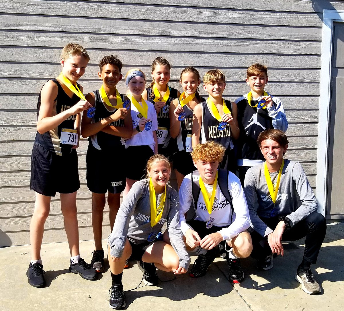 Boys take 2nd 🥈
Girls take 5th 
JH girls take 1st 🥇
JH boys take 1st 🥇
Many medal winners again today! 
(Not pictured- R. Kemna placing 3rd)