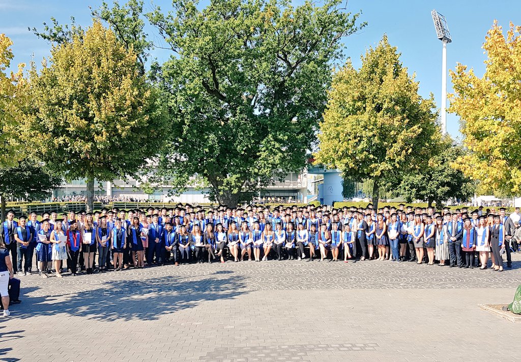 RWTH's tweet photo. Diese Studierenden erhielten für ihre ausgezeichneten Leistungen eine Springorum-Denkmünze. #Graduiertenfest #GraduiertenfestRWTH #GradFest2019 https://t.co/Ls1txXUXCP
