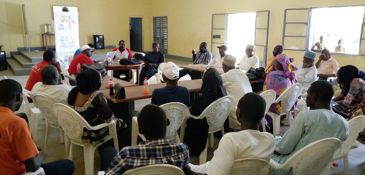 DatalaMoussa's tweet photo. Réunion de planification du #DialogueIntercommunautaire qui sera organisé par L'ONG @EqualAccessCmr avec l'initiative #Voix2Paix le dimanche 15 septembre 2019 dans la salle de réunion de la commu'e de #Kousseri.
@EqualAccessCmr 
@Voix2Paix 
#CoalitionKousseri
#JeMengage https://t.co/MPA5FWZ7Pd