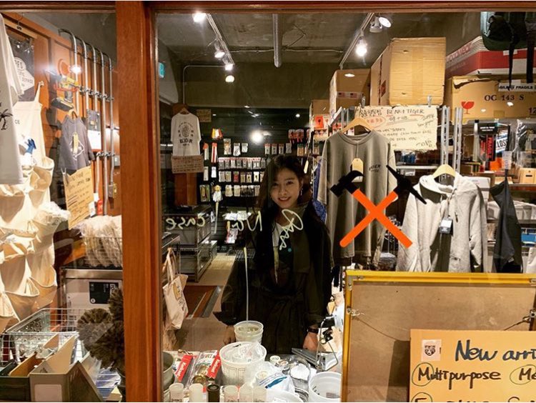 Mathoooh's tweet photo. Our fashionable lady back 💕
Kim so eun with celepshop coat and verutum cap 💕
Soeun IG
#KimSoEun #김소은 #수요미식회 #wednesdayfoodtalk https://t.co/anl4LMehhQ