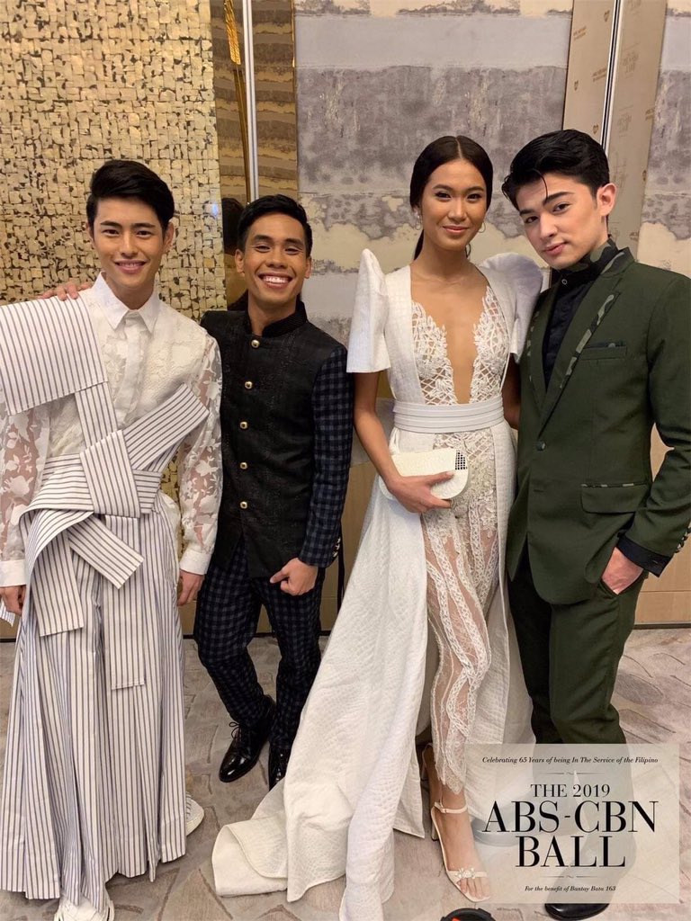LOUnitedOfc's tweet photo. LAYF showing us how fashionable they can be. Isnt it amazing to see them in different styles as oppose to what we usually see.

UnbeataBALL LOUDRE

@louyanong | LOU YANONG
@itsdredesu | @starmagicphils https://t.co/l9PCzN5pOu
