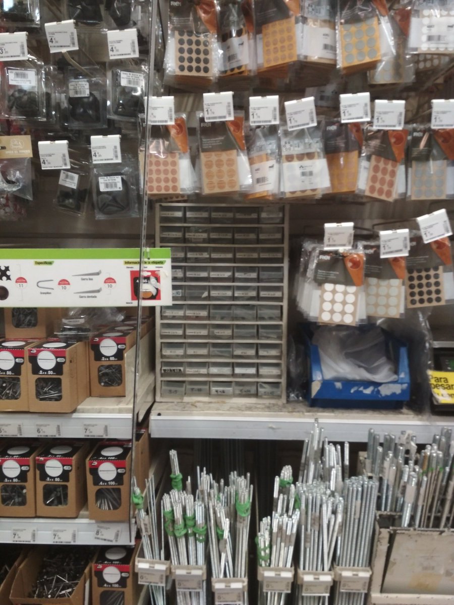 JavierIH's tweet photo. Es curioso la de veces que me ha salvado la vida este organizador roñoso de @leroymerlin_es. Por favor, no lo quitéis nunca! 😅 Unos tornillos M1.6 para #micropanda 🐼 https://t.co/yCS28llmMI