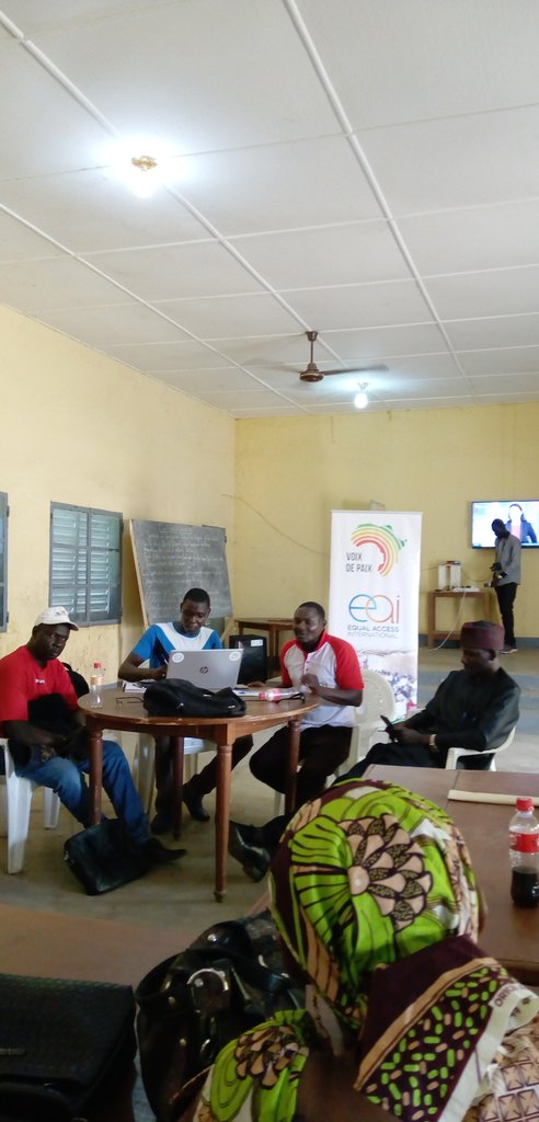 DatalaMoussa's tweet photo. Réunion de planification du #DialogueIntercommunautaire qui sera organisé par L'ONG @EqualAccessCmr avec l'initiative #Voix2Paix le dimanche 15 septembre 2019 dans la salle de réunion de la commu'e de #Kousseri.
@EqualAccessCmr 
@Voix2Paix 
#CoalitionKousseri
#JeMengage https://t.co/MPA5FWZ7Pd