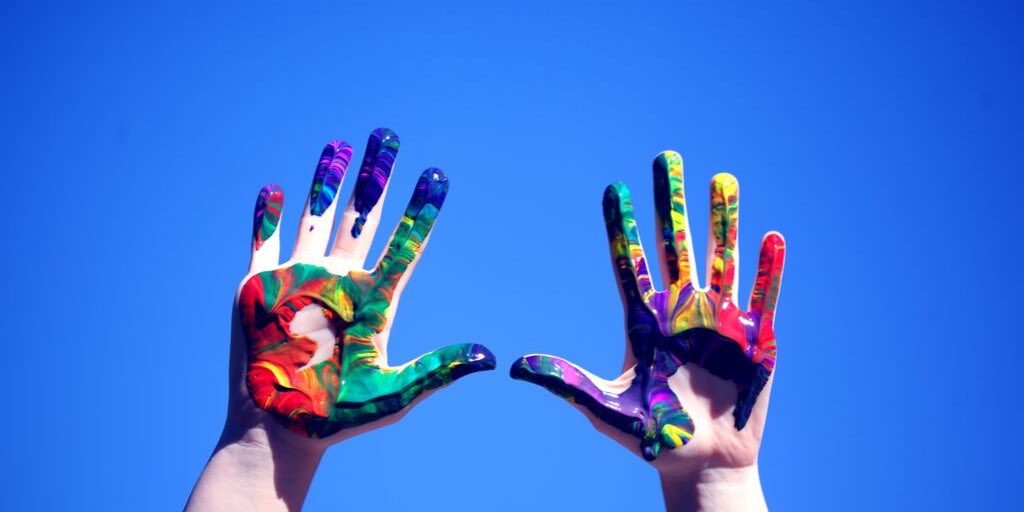 SheenaLGHoward's tweet photo. 1/2 My #queer hands are up in submission. I’m almost burnt out of being a #professionalqueer. My sexuality is political, it’s a “teaching moment” for others & makes healthcare nav a nightmare. @huffpostqueer @lgbtqpod @BuzzFeedLGBT @LGBTQInitiative @UMassWalker @zenasharman https://t.co/uqM8US5ySS