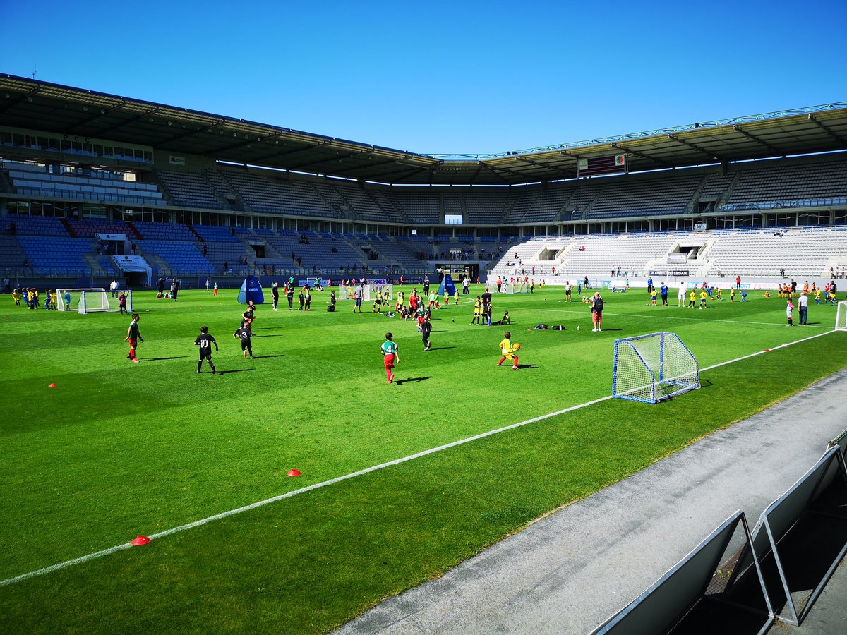 _CSSA's tweet image. ☀️ L&apos;animation du district a commencé sous un joli soleil ardennais et donne le coup d&apos;envoi de cette journée anniversaire
➡️15h coup d&apos;envoi du match de gala