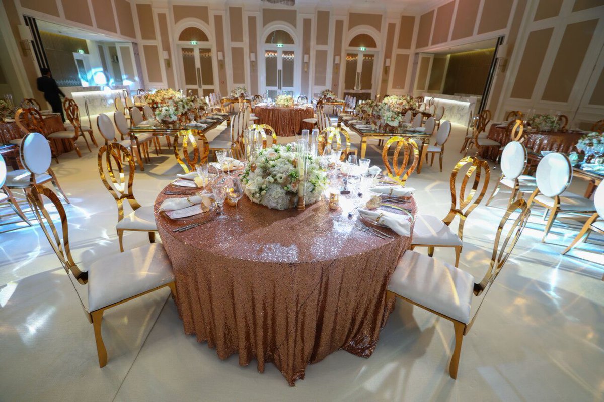 We love this colour palette. Get ready to see more bronzes and deep golds as we walk in to Autumn.
.
Planners: @coutureeventsdubai
Styling: @feteeventsdubai
.
#coutureeventsdubai #anniversarypartydecor #eventphotographydubai #dubaieventplanner