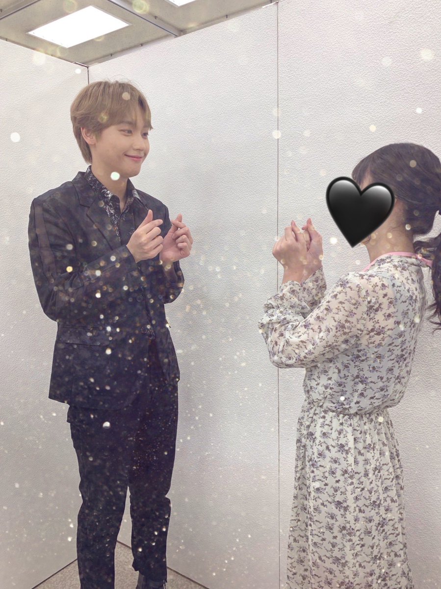 Twitter 上的 1回目のツーショの時入った瞬間お りな 오랜만이에요 久しぶりです って言ってくれて まさか覚えてくれてると思ってなかったからびっくりしちゃってただでさえ緊張してたのに何も言えなかった でも覚えててくれたの嬉しかったありがとう