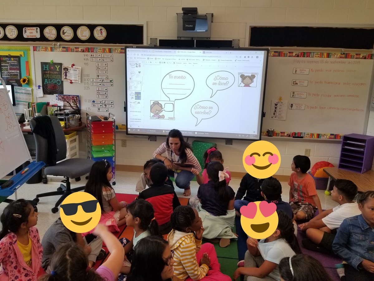 Sra. Tono read #soñadores by Yuyi Morales to her students. Then provided language stems so they could turn and talk about their sueños to each other. 
#bilingual #duallanguage #socioculturalcompetence #languagedomains