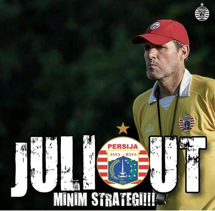 HooliganMenteng's tweet photo. @Persija_Jkt Menang, seri , atau kalah kami tetap minta #JulioOut https://t.co/knEktBH9DN