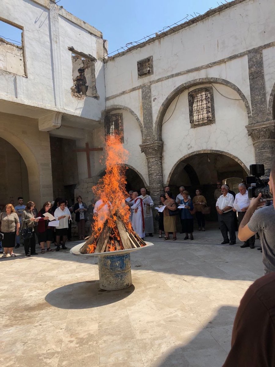 FraterniteIrak's tweet photo. Émouvante fête de la Croix, très populaire chez les chrétiens irakiens, célébrée hier à Mar Toma dans le vieux Mossoul. Grâce à vos dons à @FraterniteIrak, cette église est la seule avoir été réhabilitée pour l’instant dans Mossoul Ouest ravagé par les combats contre Daech... https://t.co/V3uYEpcLdT