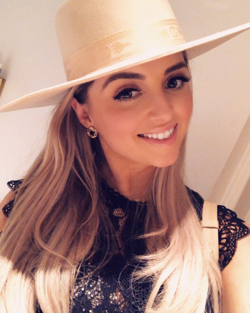 sophiewhittam's tweet photo. H A T S T U F F 🎩
#Fashion #London #LFW #LondonFashionWeek #Style #Design #Styling #Weekend #Hat #HatVibes #Happy #Energy #LackOfColor #LackOfColorAus https://t.co/xVqQWPgzkw