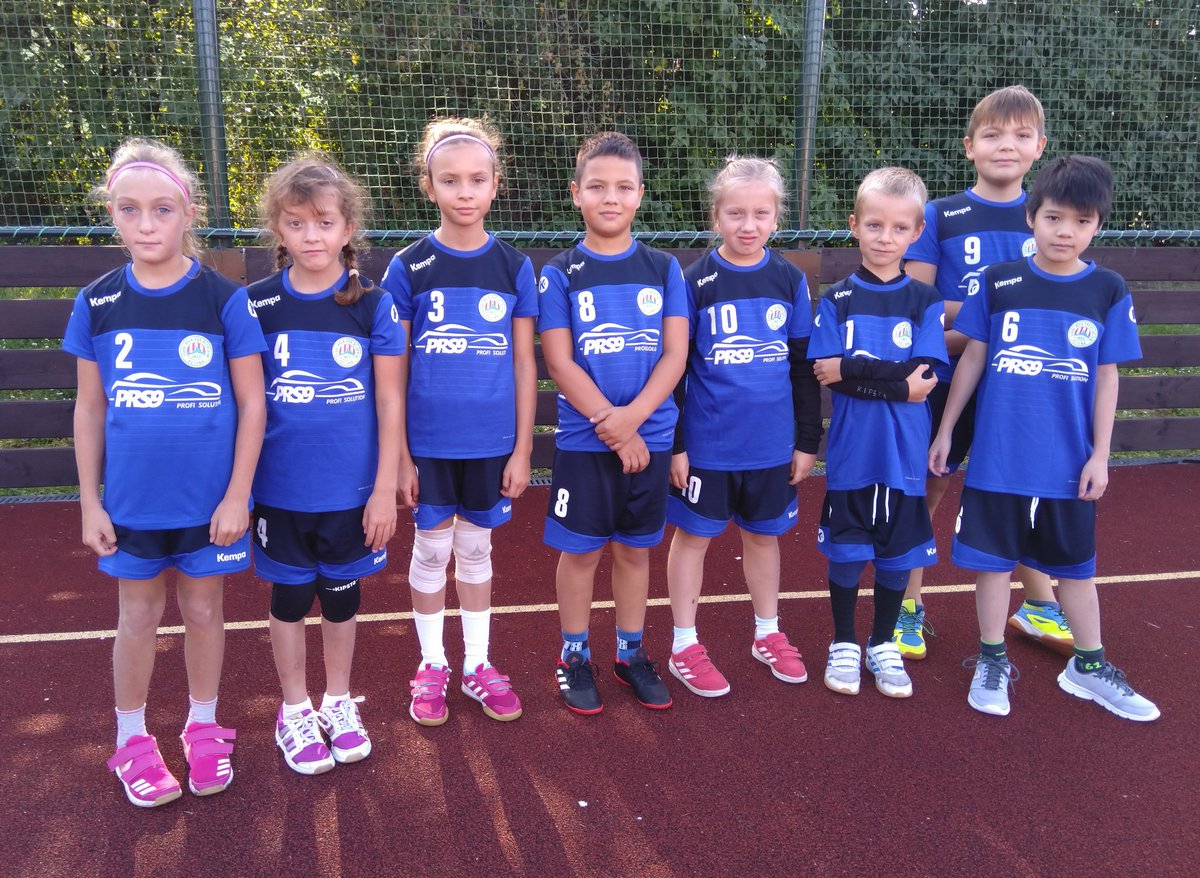 hazenabelapb's tweet photo. Dnes turnaj minižáků v Kostelci nad Labem. Parádní výkony! #hazena #handball #hazka @sokolbela #sksh https://t.co/DqjESiJXbn