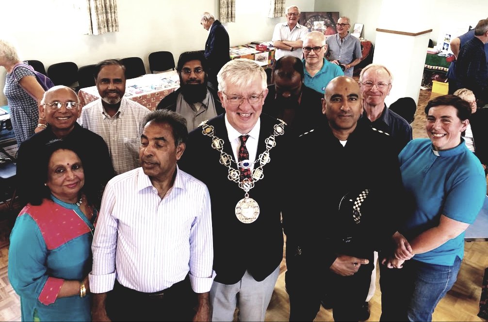 ChiefRik's tweet photo. Hindu, Islam and many other faith groups here.....and the sun is shining! Church is the top of belle view road near the traffic light for the English bridge so stop by! @ShropshireStar @BBCShropshire @WestMerciaPCC #interfaith https://t.co/Lvy0BVv8o4