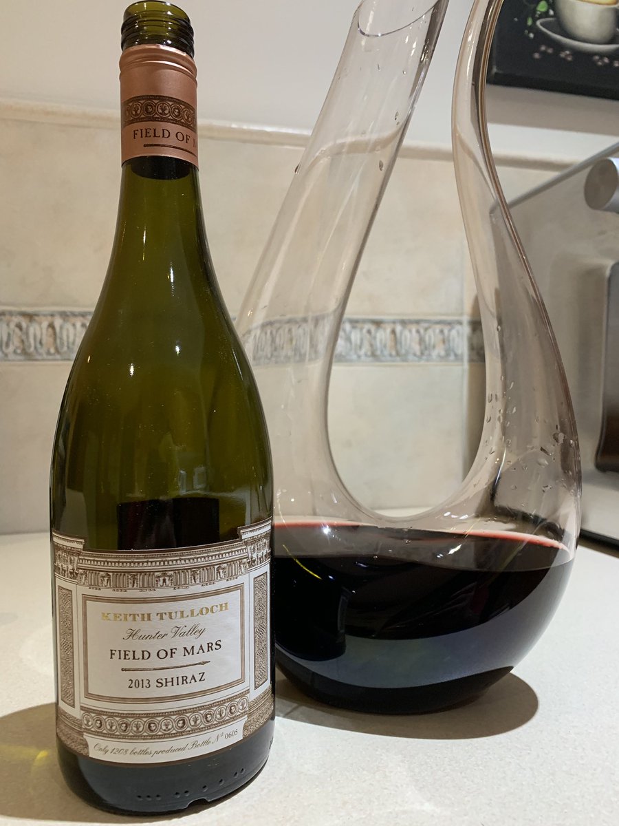 hargeetes's tweet photo. 3rd bottle of the night #huntervalley #shiraz #v13 #fieldofmars @KTullochWine https://t.co/0l4ZsYakqG