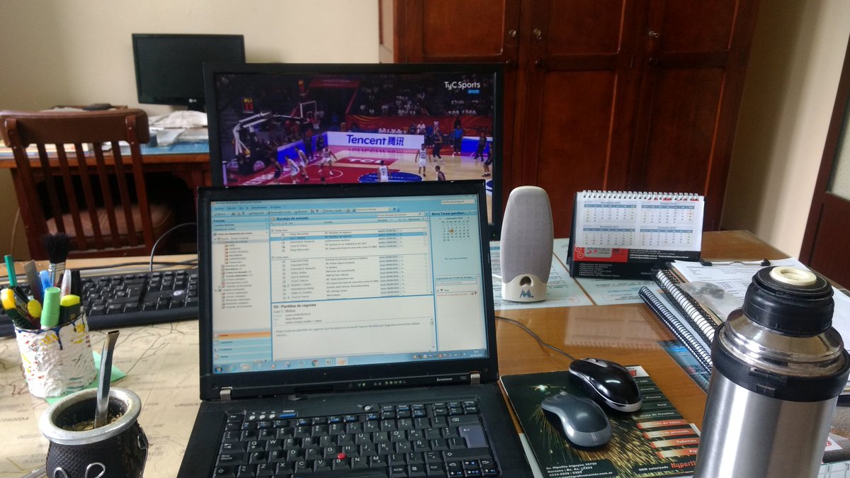andres45schmidt's tweet photo. #basquetentn Me siento orgulloso de los valores que predican, además del corazón que dejan en cada partido, desde la cabeza hasta el último integrante del equipo ( esto si es que hay un orden) Vamos Argentina!! Obvio que quiero que ganen, pero estar entre los dos mejores es GROSO https://t.co/qKw7uAR0vU