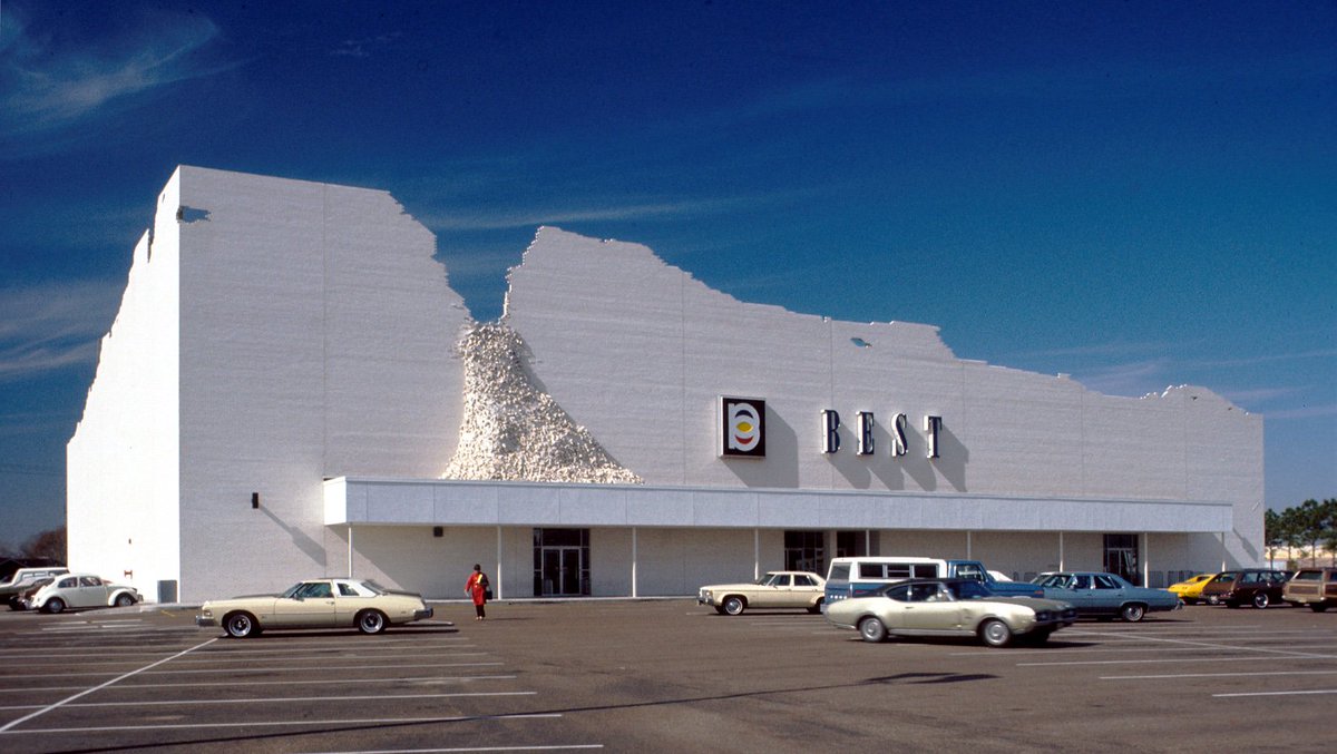 The BEST stores by James Wines & SITE were prominent examples of conceptual practices from fine art making their home in the fervently creative architecture field of the 70s, ruminating on notions of ephemerality &decay. All were built between 1972-85. This is the Houston outlet