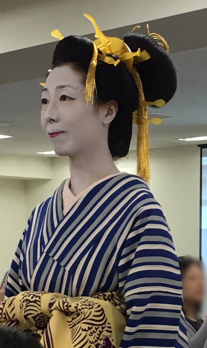 ট ইট র 柴田ゆう 今日は五反田で結髪実演イベント 髪型の歴史をスライドで学んだ後 モデルさんの髪が遊女の 横兵庫 に結われてゆく様を見学しました テキパキと手が動いて50分程で完成 ポーラ文化研究所