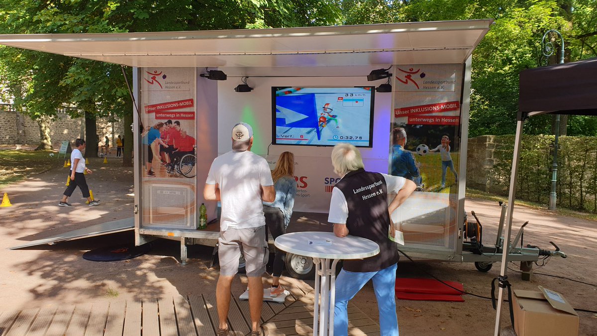 Will_Sonnenberg's tweet photo. Wir vom #TeamInklusion @MarcMercurio1 @lsb_hessen sind mit dem #InklusionsMobil heute auf dem #Familientag @stadtfulda auf der Röhm-Familiad.
Kommt vorbei und macht mit bei unseren #Spielstationen zum #Sport @hochschule_fulda @kanu_club_fulda @hunfelder_sportverein #Boccia https://t.co/HsUPQBBMnF