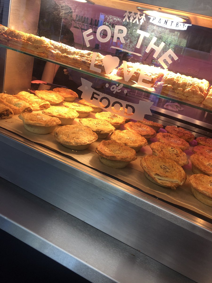 pigletspantry1's tweet photo. Ready to serve #North4 for match against @BurnleyOfficial π·π https://t.co/aVB4DJL46Z