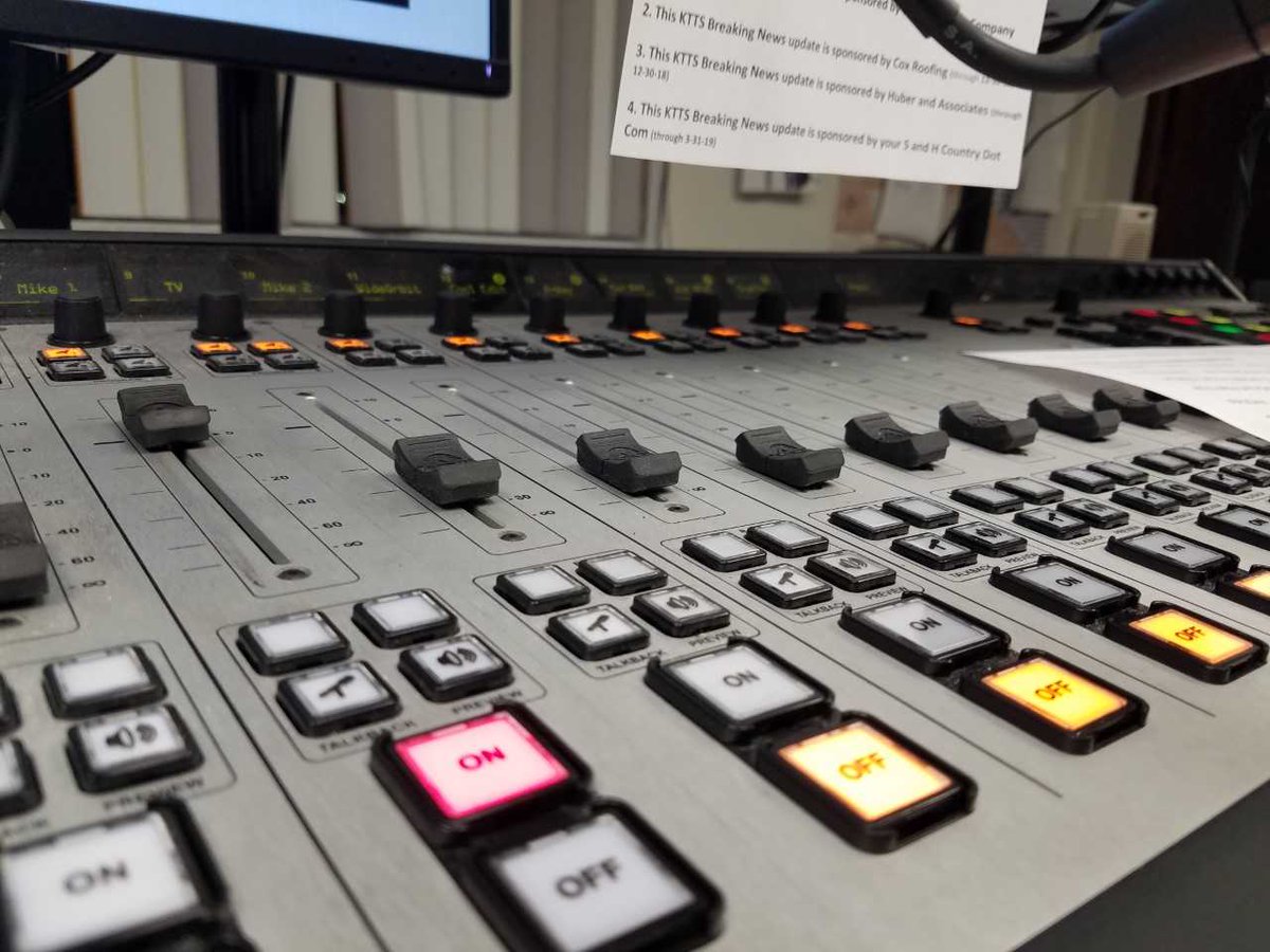 KTTSJoe's tweet photo. Kicking the weekend off in the KTTS 24-hour @KTTSNews  center on @KTTS947fm and @NewsTalkKSGF. @KTTSJoe https://t.co/jKi4BSCpfx