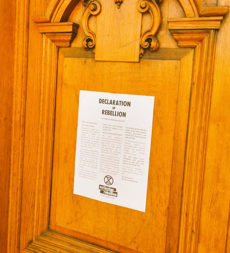 XRLambeth's tweet photo. Today the rebellion was declared at Lambeth Town Hall. The sixth mass extinction of earth has started, we must reform radically to avert catastrophe.
We must #RebelForLife π
The #AutumnRebellion begins on 7 October π¨βπΎ
Join us:
https://t.co/A7tjozFaxaβ¦ π³
#XRDeclaration https://t.co/aNurZfrDyC