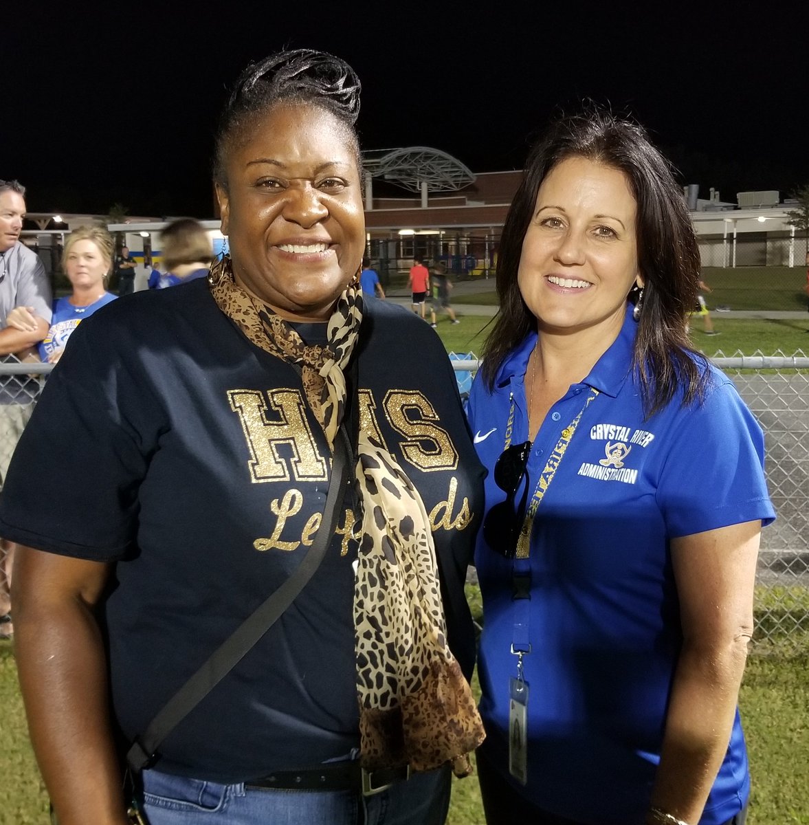 Forging bonds between schools during tragedy. <a href="/CRHSPirates/">Crystal River HS</a>
Principal Dr. Linda Connors stands united with <a href="/HernandoHighh/">Hernando High </a> Principal Leechele Booker. #FridayNightLights #LeopardNationUnited