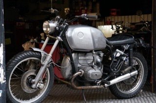 “It’s not about the destination but the journey.” For the past 4 years my 2-wheeled love affair has evolved from a cafe racer bodge job into a  free flowing design concept that has no end. The only restriction I placed on the project is that all parts ne… bit.ly/2ZSEx3b