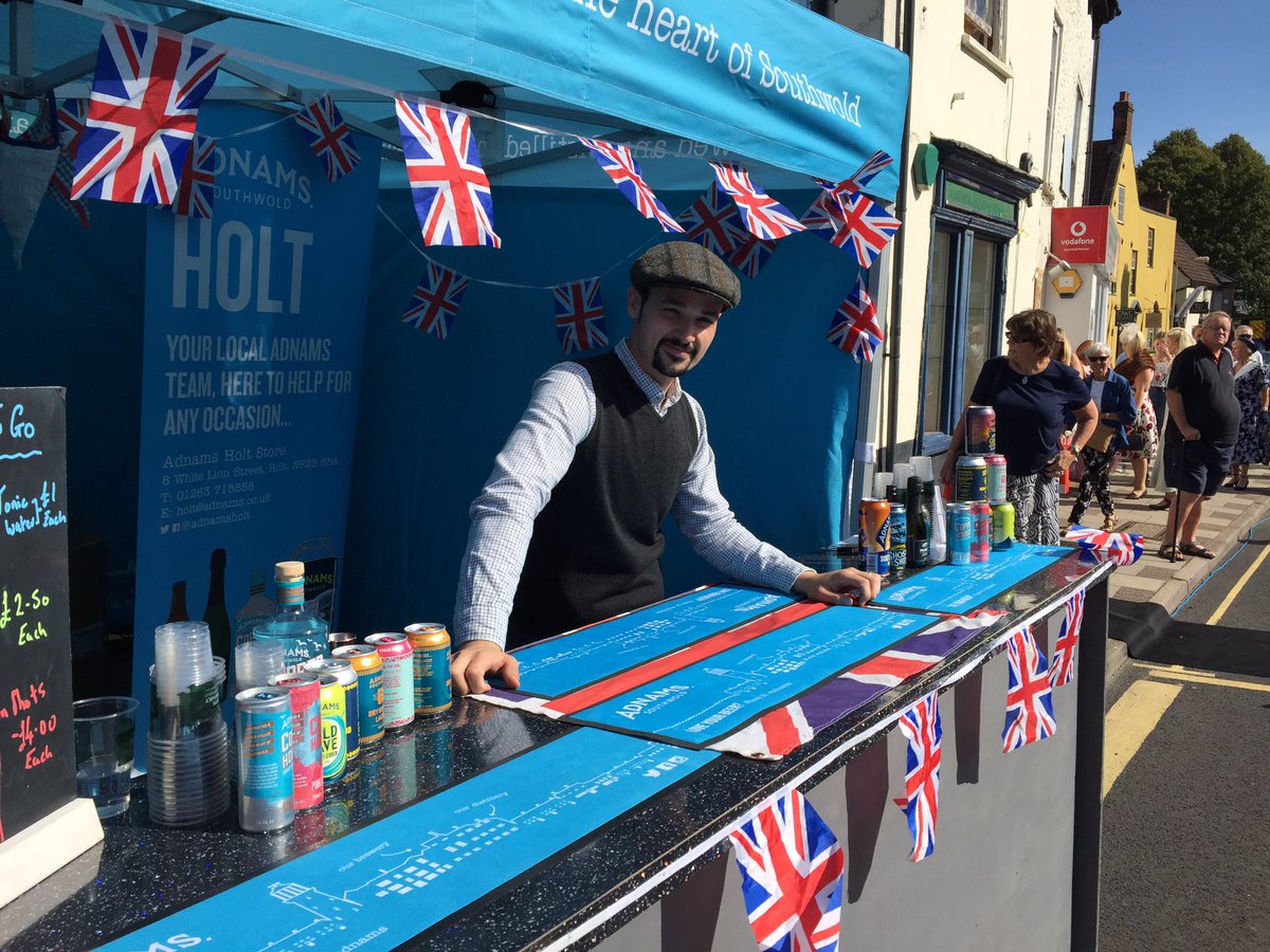 Holt 1940's Weekend.
The weather is being kind and Holt is buzzing with people enjoying the 1940's weekend 🎶🎵🎶
Pop along and meet the @adnamsholtstore store team looking great in their 1940's finery .
The store is open today until 18.00 and tomorrow until 16.00.