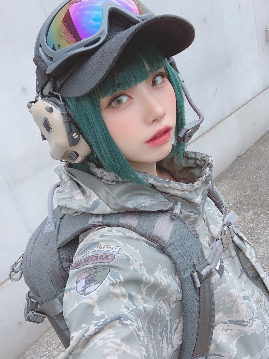 えなこ そして今日はお仕事の前に プライベートで レインボーシックスシージ のエラのコスプレをしてました 前から用意していたのですがtgsに間に合って良かった Grzmotマインお気に入りです R6s Tgs19 T Co Uaflojevev