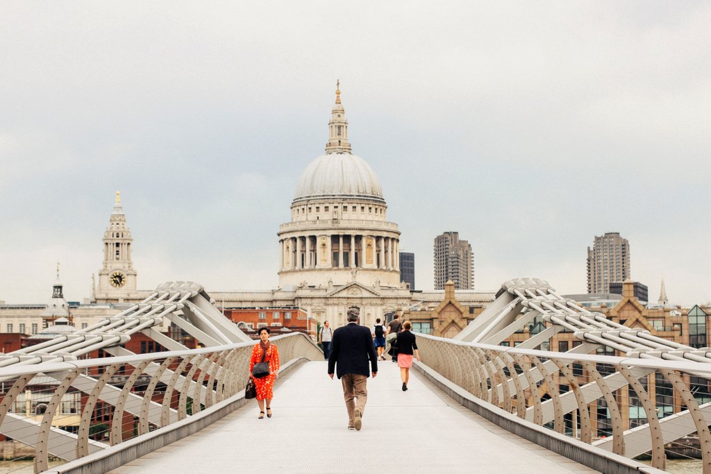 EazyCity's tweet photo. If you plan on moving to London to improve your language skills, don't wait any longer! 
WIth our STUDY PACKAGES (accommodation + language course), we take care of everything for you! 🙌

CLICK HERE ➡ https://t.co/ZHtfVbeZUW to learn more
#LifeChanging #LiveAbroad #StudyinLondon https://t.co/r7kcgy1yBP