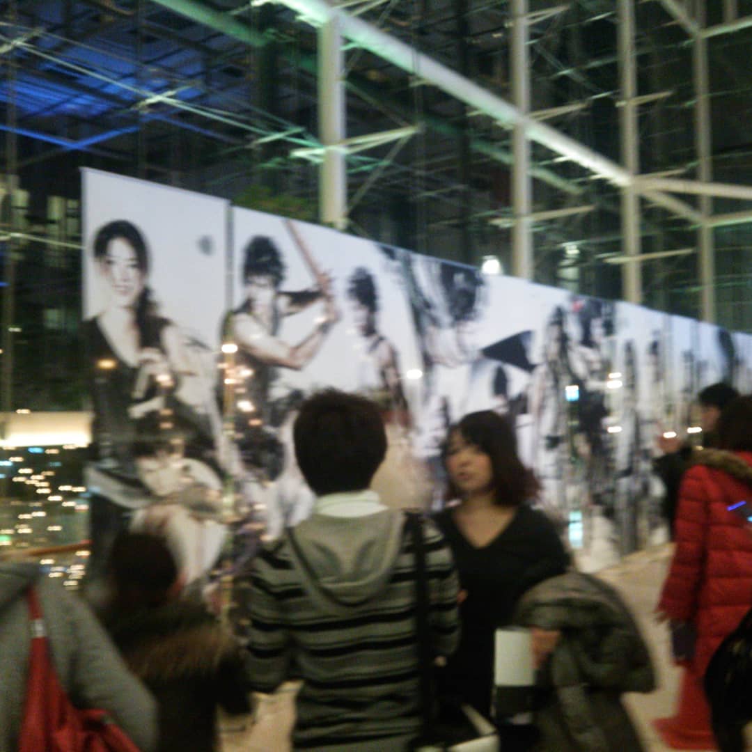 yu_and_me221183's tweet photo. Googleフォトから、懐かしいのが出てきた⸜(* ॑ᗜ ॑*)⸝
ごっしーもいるし、みんな若い( ㆆ ㆆ)9✧
#DRUMTAO #ドラムタオ #特別協賛 #スズキトムキャットpresents #2013年 #十七人のサムライ #2014年 #DRUMROCK
#コラボポスター #ピンぼけタペストリー #みんなで見に行った #生越寛康 #岸野央明 https://t.co/vIk2MWDqto