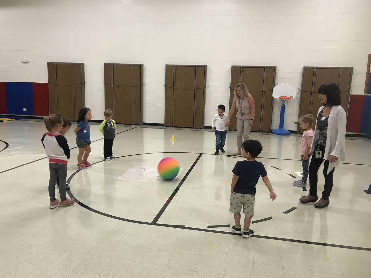 MissMaryPreK's tweet photo. Preschoolers love learning inside and out! #ELCpenguins https://t.co/OeTi06BJtW