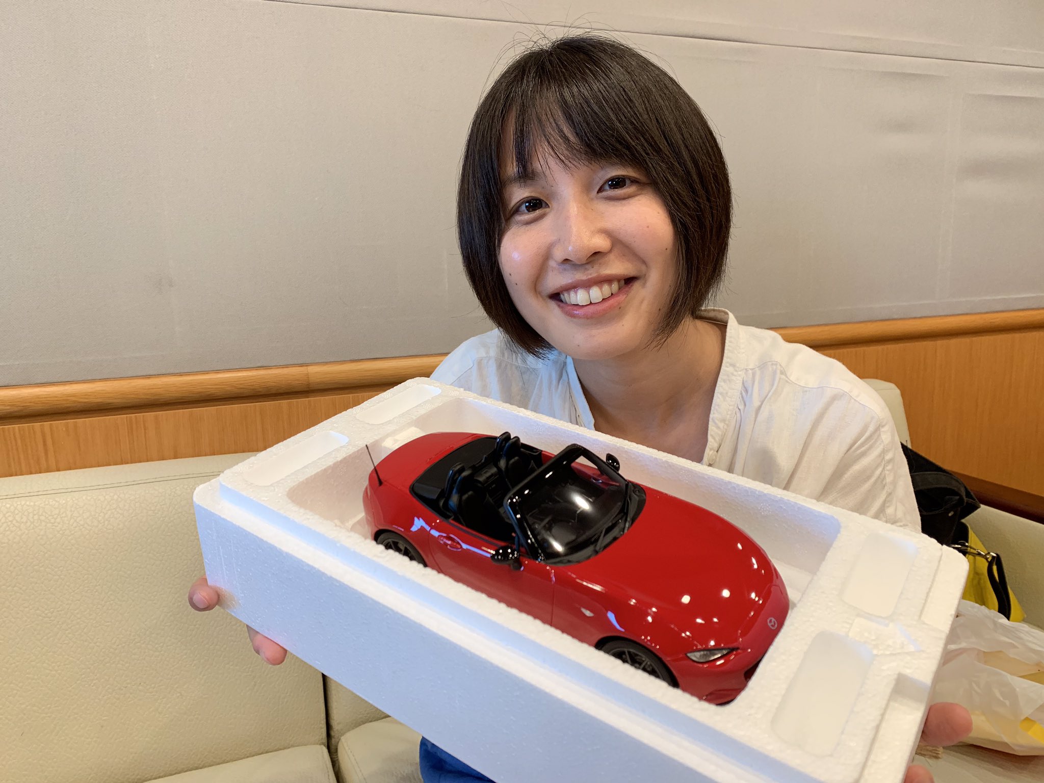 伊藤 梓 Sur Twitter こちらリスナープレゼントのカニです じゃなくてロードスターのモデルカーです ボディカラーは何と珍しいクラシックレッド 私も欲しい モーターウィークリー847