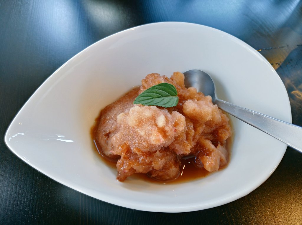 _8788___kiki_'s tweet photo. 今日はママ友とランチへ🍴
メニューの中には甲州ワインビーフやお店の方が育てた桃や葡萄を使ったデザートがあって私は葡萄のシャーベットをいただきました
地元の食材が使われているとすごく嬉しい 美味しいとさらに嬉しい 青空だとギガ嬉しい!
今日も楽しかった(꒪˙꒳˙꒪ )
#ASYLE #アジール https://t.co/LAJzSrwjOw