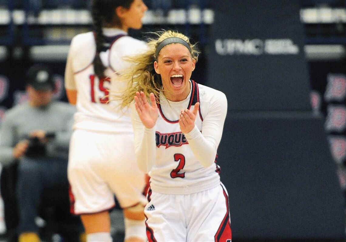 coachlodovico's tweet photo. Date is set! Dec 16th section home opener vs Quaker valley. This special Someone will be first female inducted onto the wall at Blackhawk! The home of where she built her legacy! @ChasOmogrosso2 @bhawkladyhoops @DuqWBB https://t.co/OJpTUgh2zE
