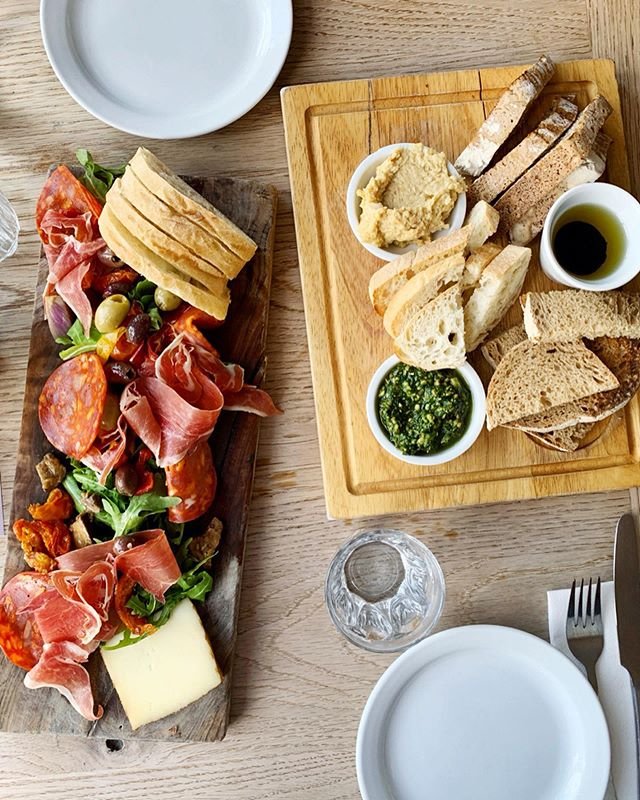 An Antipasti board and an array of breads, name a better duo. Dinner at the @HareHoundsBath is absolutely not one to miss. And if that isn't enough, did we mention the stunning views over the city of Bath? #MoreFreshAir #MoreBath