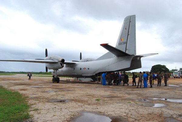 SriLankaTweet's tweet photo. The Palali Airport 🛫 would be named as the Jaffna Airport for regional flight operations after renovation next month - Prime Minister Ranil Wickremesinghe #LKA #SriLanka #Jaffna #DevelopmentLK @RW_UNP @Dailymirror_SL https://t.co/z41L9DcIPq https://t.co/Ks5kPobaEa
