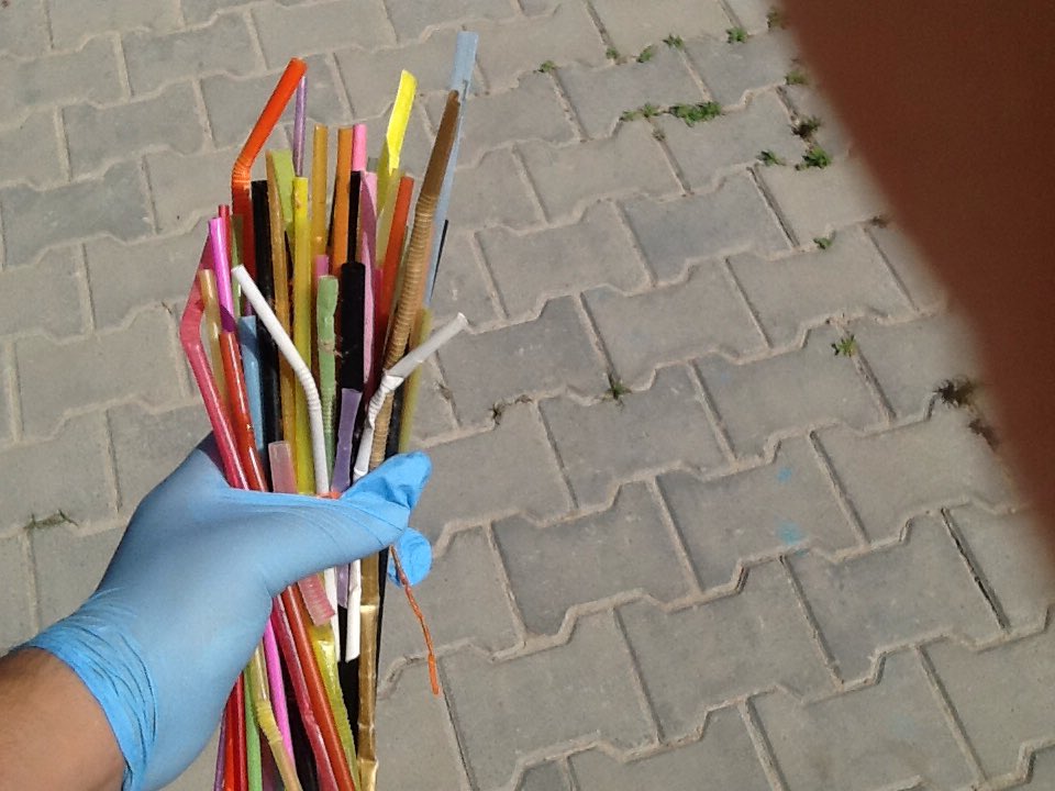 medzepplin's tweet photo. une bande de suceurs est passΓ© par la plage de la Marsa #BanTheStraw #saynotostraws #Tunisia #strawfree https://t.co/QiBSTahshW