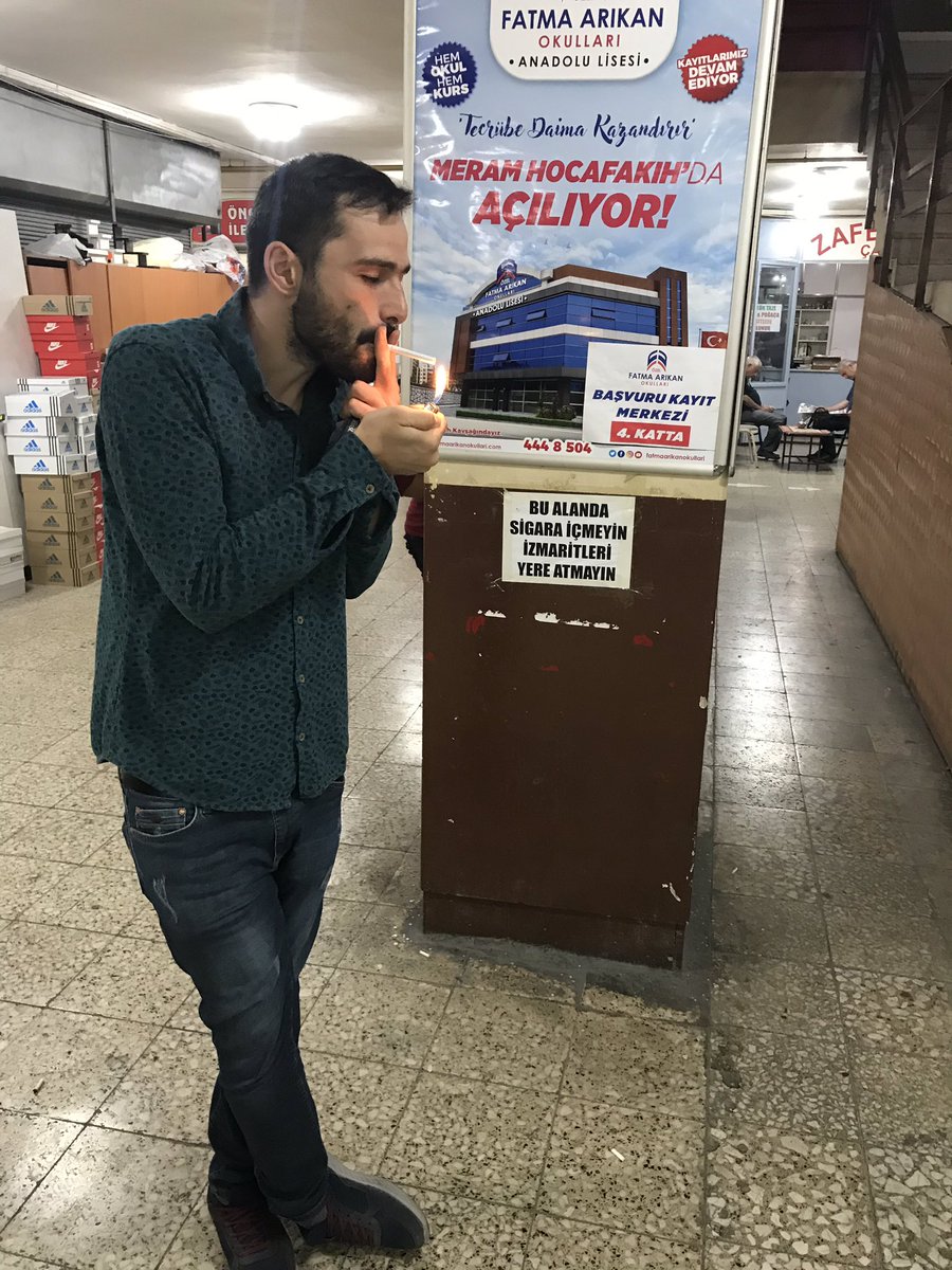 İçiyor ama izmariti atmıyor eğitimli insanın hali bi başka <a href="/mehmedsamil/">Mehmed</a>