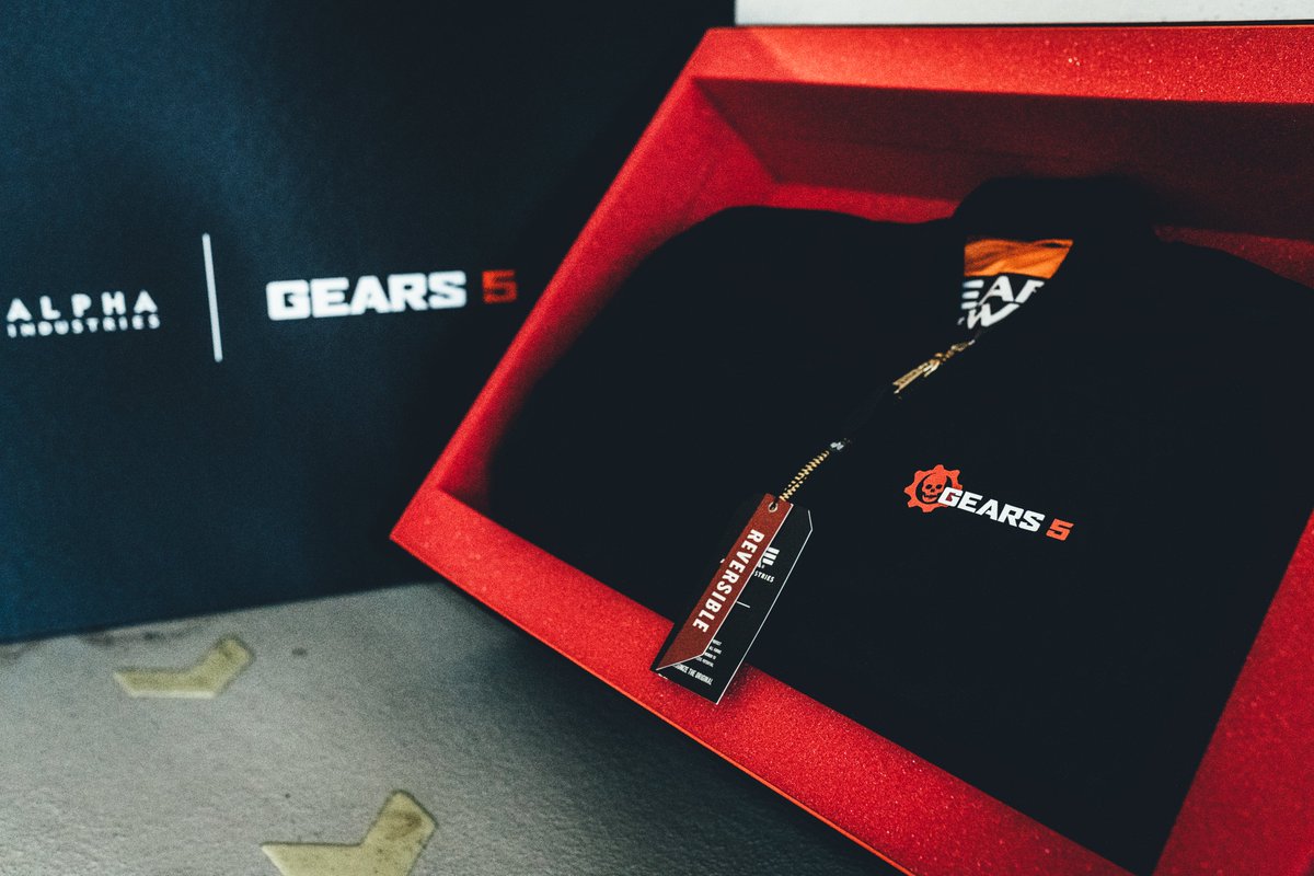 XboxDACH's tweet image. 🚨Gewinnspiel🚨

Wir verlosen 2 x  ein @AlphaIndustries #Gears5 Kit bestehend aus der Gears 5 Bomberjacke, 12 Monaten #XboxGamePass &amp;amp; Kait Diaz Limited Controller! 

So macht ihr mit:
1. @XboxDACH folgen ✅
2. Tweet liken + RT ❤️🔁

TNB 👉 bit.ly/XboxDACH-TNB