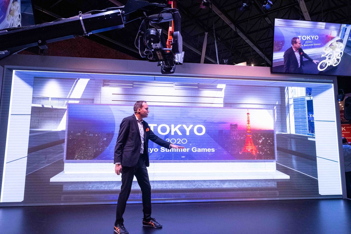 vizrt's tweet photo. The Big AR Sports Show returned to #IBC2019, this time with a sports theme, all powered by the newly released #VizEngine4! 

An exclusive for this year’s show is the fact that our brand new product for easy virtual set and AR control, #VizArc is driving the show! 

#Vizrt #SDVS https://t.co/n6eYCDqT2P