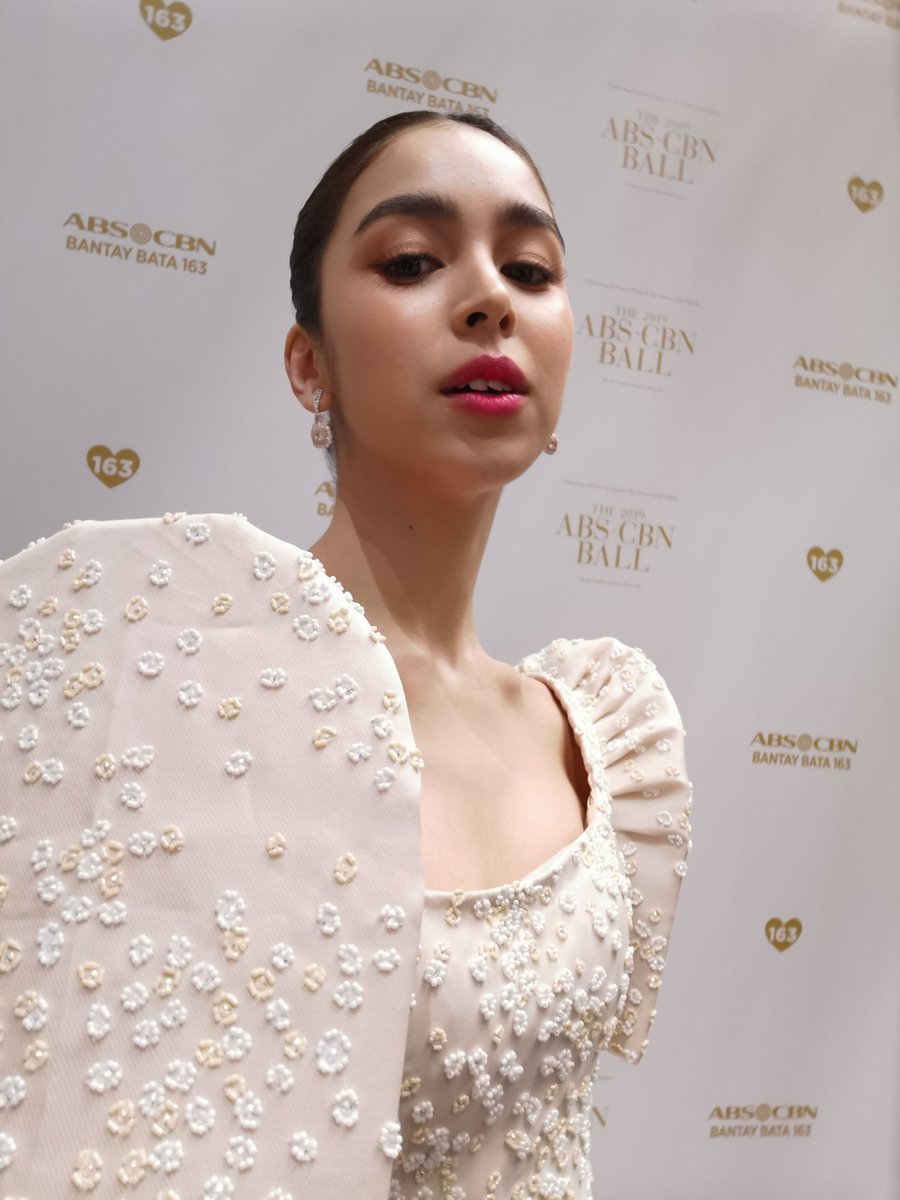 PEPalerts's tweet photo. Julia Barretto at #ABSCBNBall2019 #PEPatABSCBNBall2019 https://t.co/hx417nBlWZ
