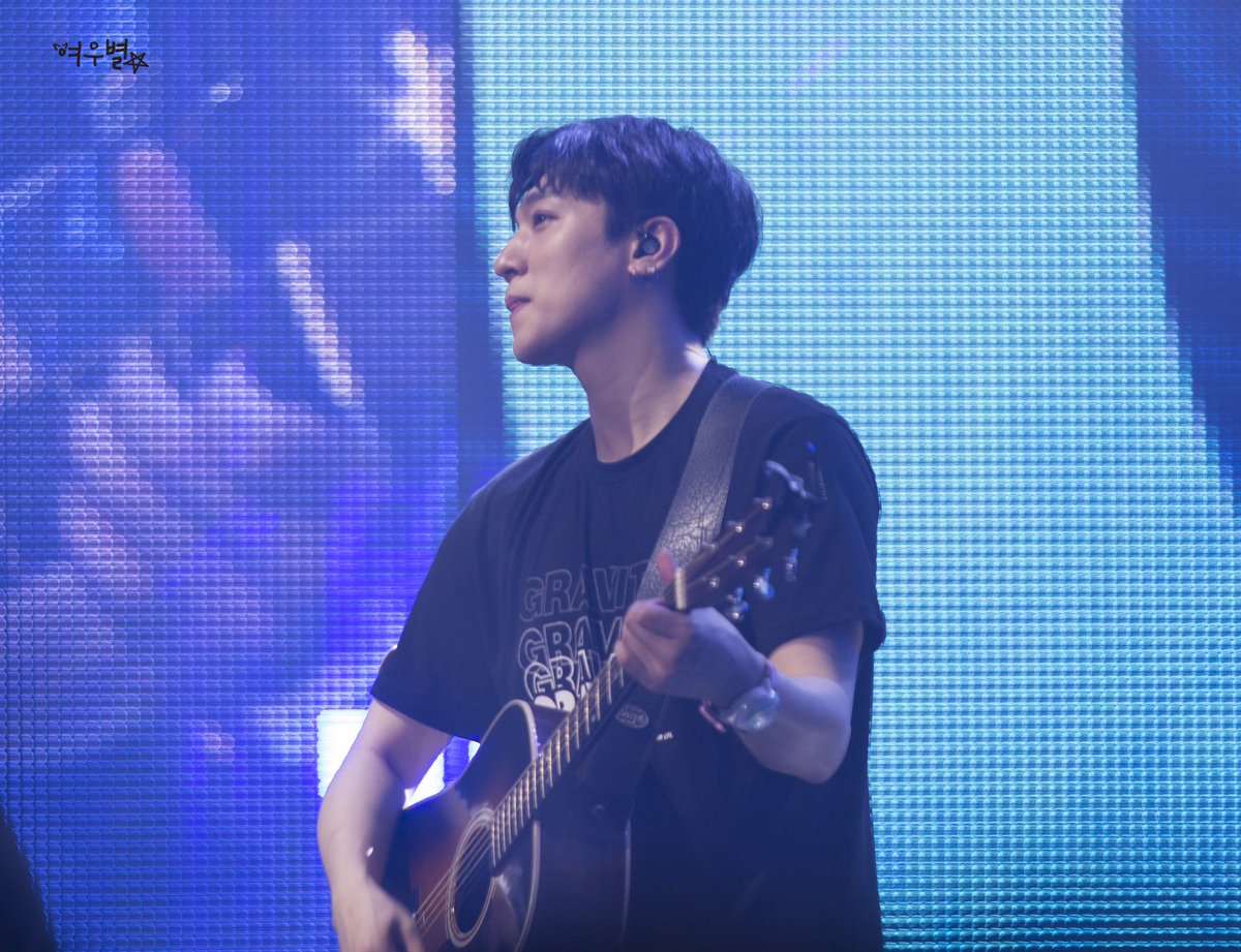 foxstarFORday6's tweet photo. 190907 gravity in BUSAN 
성진 SUNGJIN

혀를빼곰🐻

@DAY6_BOBSUNGJIN 
#DAY6 #gravityinbusan #박성진 #성진 #SUNGJIN https://t.co/CUvLT8PlGI