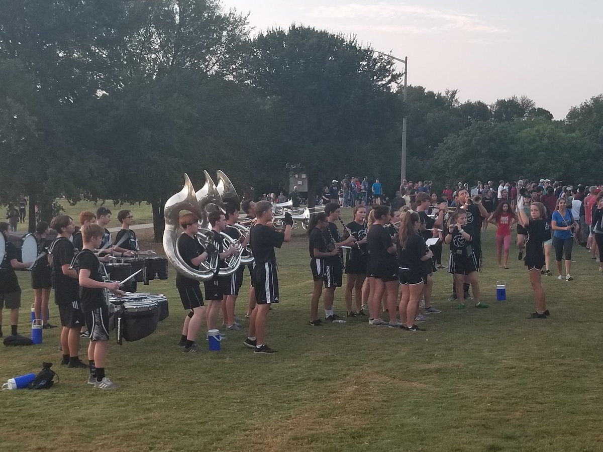jkwilsiii's tweet photo. It is a great morning to watch an entire school community support @PonsonbyCoach Way to go @dentonisd students!!! And you add in a little technology along the way. #DentonISDdelivers https://t.co/Z0QnbWeBFT