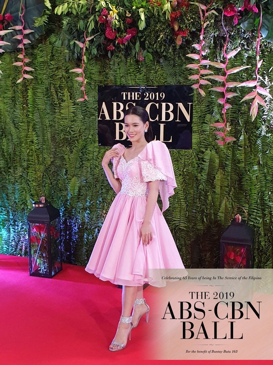 ABSCBNpr's tweet photo. 'Ate Girl' Jackie Gonzaga of @itsShowtimeNa #ABSCBNBall2019 https://t.co/l185Bv9il4
