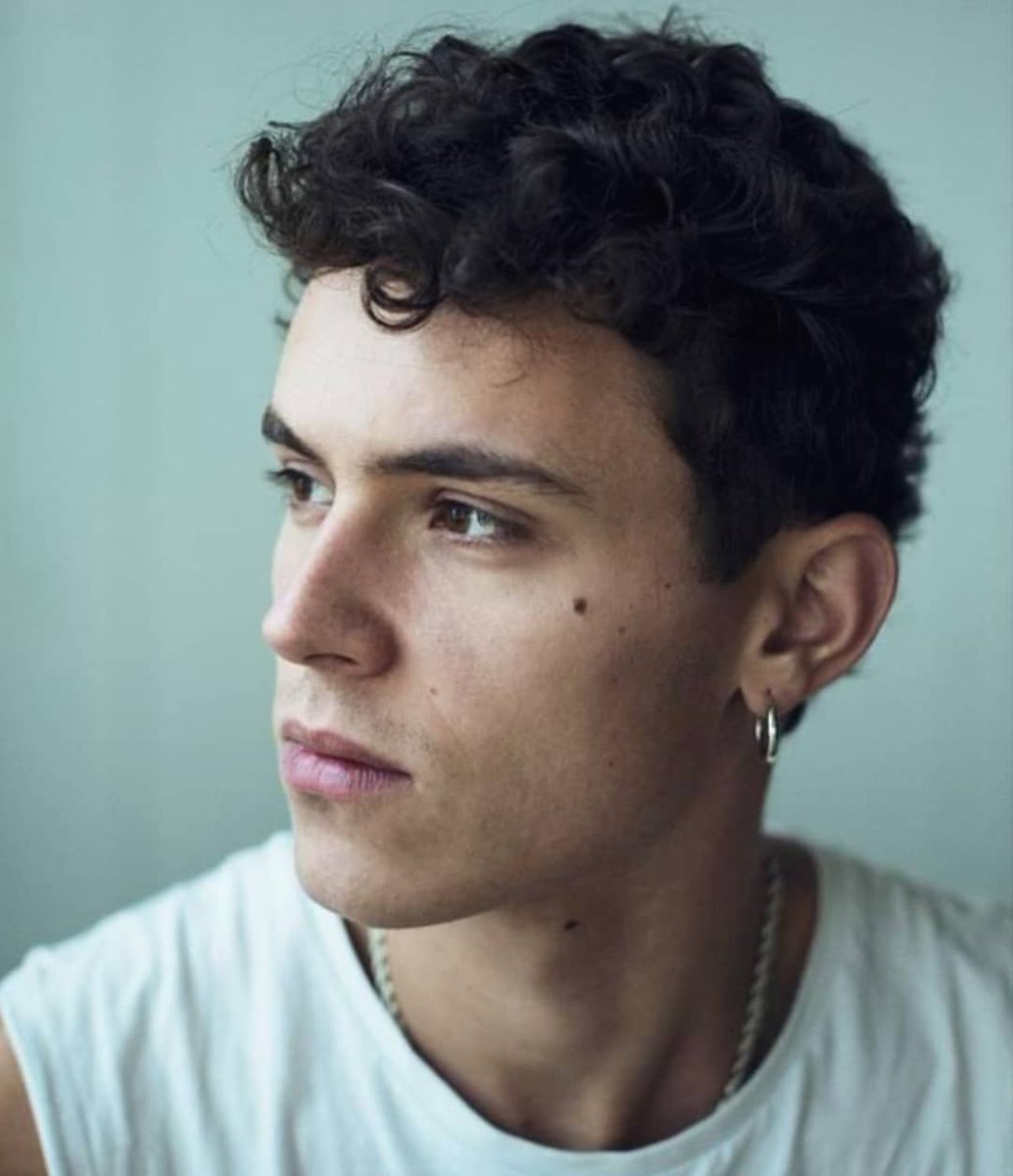 tchalametnow's tweet photo. found recently the real love of my life #aronpiper https://t.co/R6HtNQ51DZ
