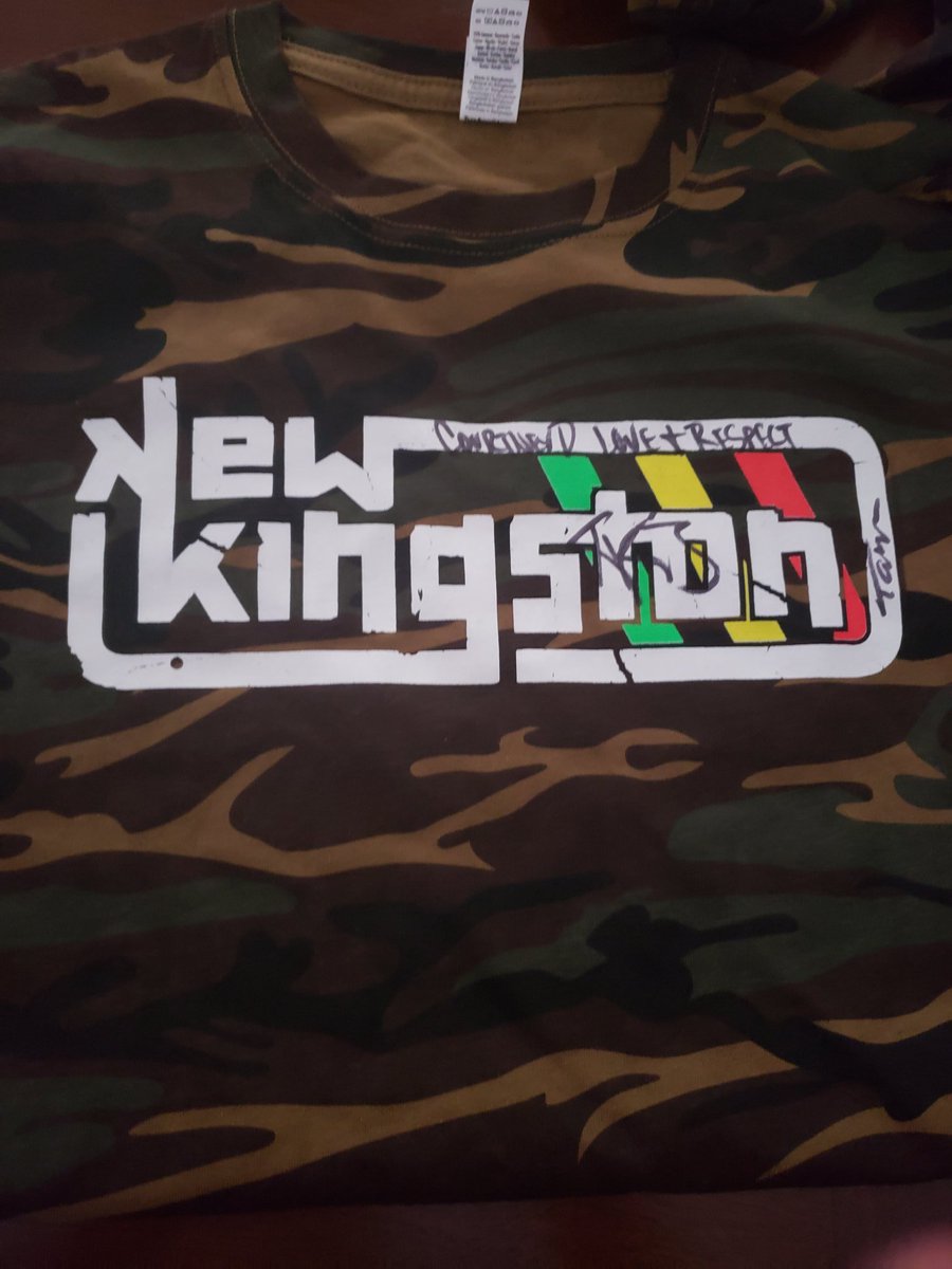 FrenchTami2's tweet photo. We loved @NewKingstonLive so much we had them sign our shirts. But now we can't wear them!!!! 😢 https://t.co/RBl7y40otZ