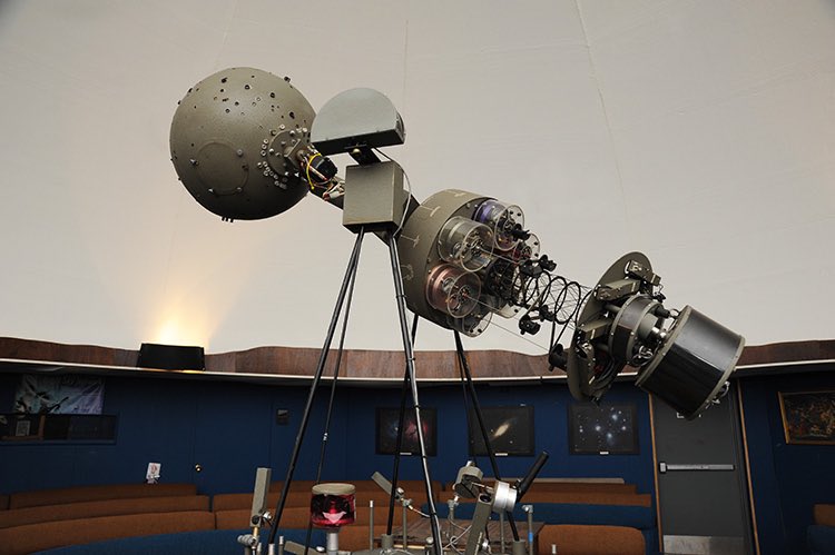 VBAS_Huntsville's tweet photo. Planetarium show tonight 7:30pm “The Planetarium: A Magic Carpet" #HSV #Huntsville #UAH #UAHuntsville #MSFC #NASA #planetarium #stars #spacescience #Nightsky #Astronomy #education #spitz #projector https://t.co/NSGpxkcjxv