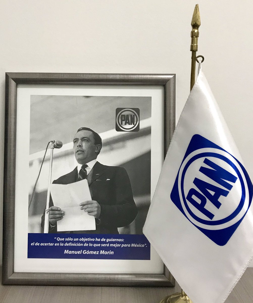 aluisolmos's tweet photo. Las sesiones de la Asamblea y Convención Constitutivas de @AccionNacional se realizaron los días 14, 15, 16 y 17 de septiembre de 1939 en el frontón México; se aprobaron la organización, declaración de principios y programa de acción política. #80AñosPAN #OrgullosamenteAzul https://t.co/TkwV0N6bX3
